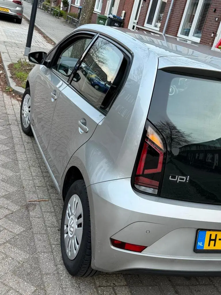 Volkswagen Up! 1.0 60PK 4D BMT 2020 Grijs uit 2020, foto 3