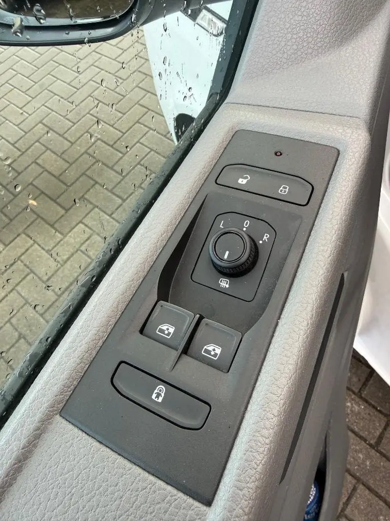 Volkswagen Transporter Kombi 2.0 TDI 110pk L1h1 9-persoons uit 2022, foto 14