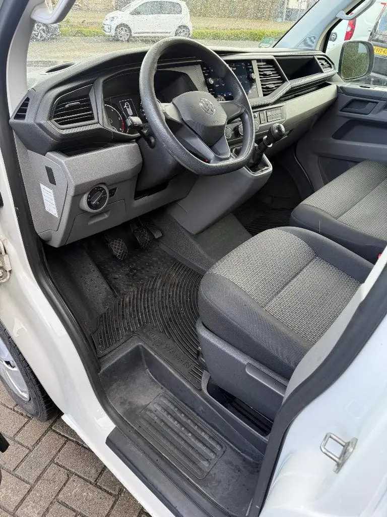 Volkswagen Transporter Kombi 2.0 TDI 110pk L1h1 9-persoons uit 2022, foto 15