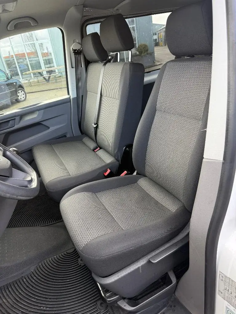Volkswagen Transporter Kombi 2.0 TDI 110pk L1h1 9-persoons uit 2022, foto 16