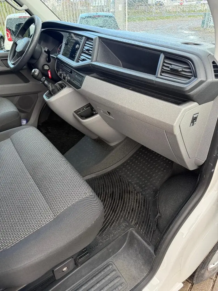 Volkswagen Transporter Kombi 2.0 TDI 110pk L1h1 9-persoons uit 2022, foto 17
