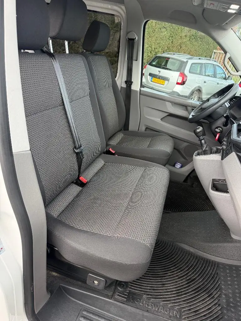 Volkswagen Transporter Kombi 2.0 TDI 110pk L1h1 9-persoons uit 2022, foto 18