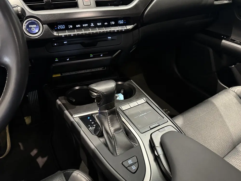 Lexus UX 250h Luxury Line, Leder, Camera, Navi, LED, DAB+ uit 2019, foto 16