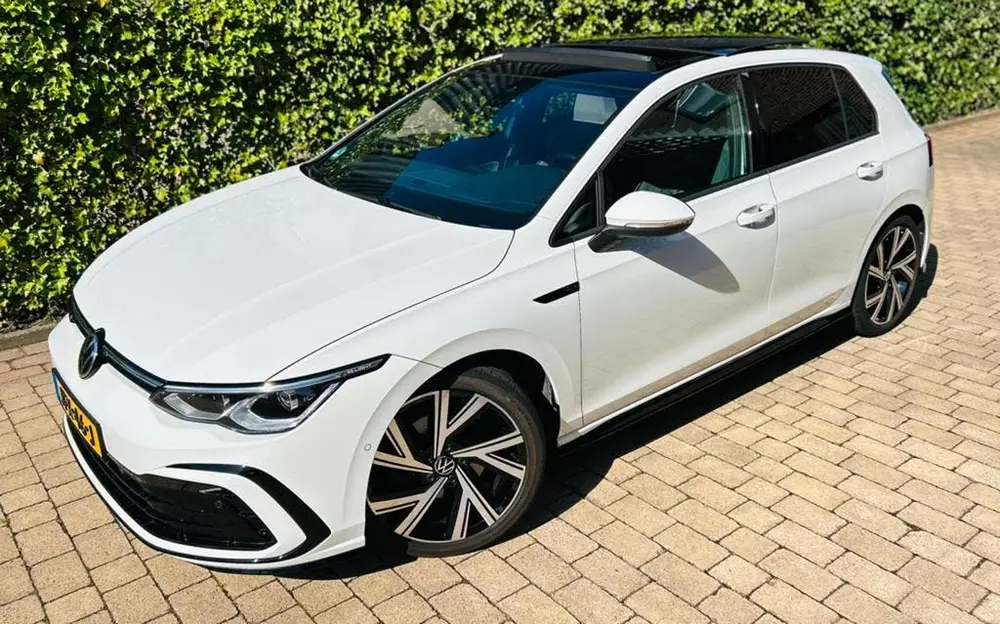 Volkswagen Golf VW Golf 1.5 Etsi R-line 150pk DSG 2021 Wit Pano Camera uit 2021