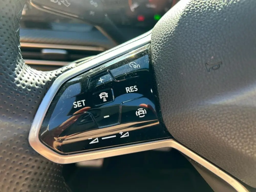 Volkswagen Golf VW Golf 1.5 Etsi R-line 150pk DSG 2021 Wit Pano Camera uit 2021, foto 9