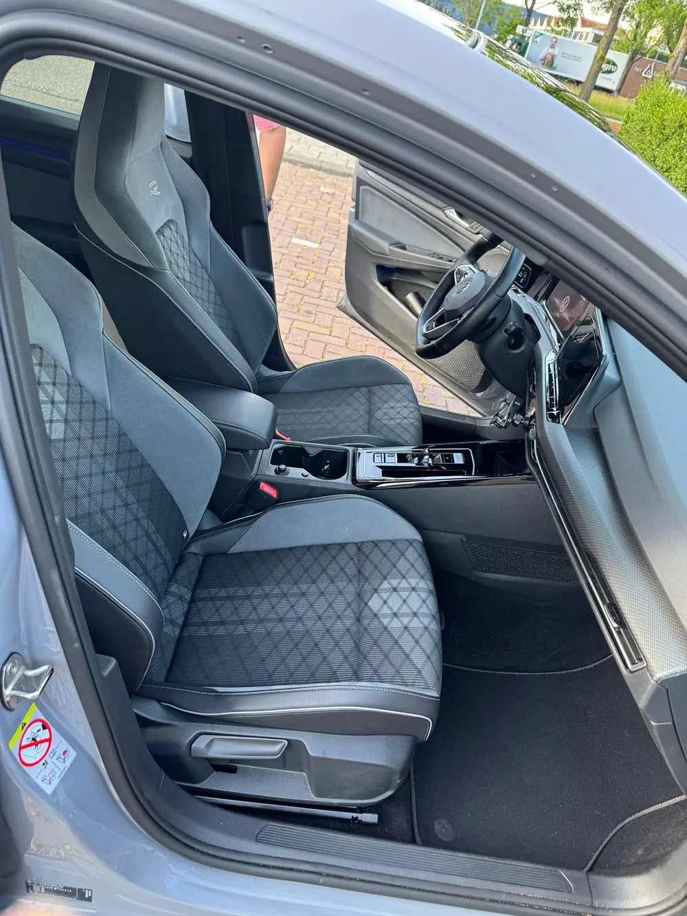 Volkswagen Golf 8 R-Line | 2.0 benzine | Nardo Grey uit 2022, foto 5