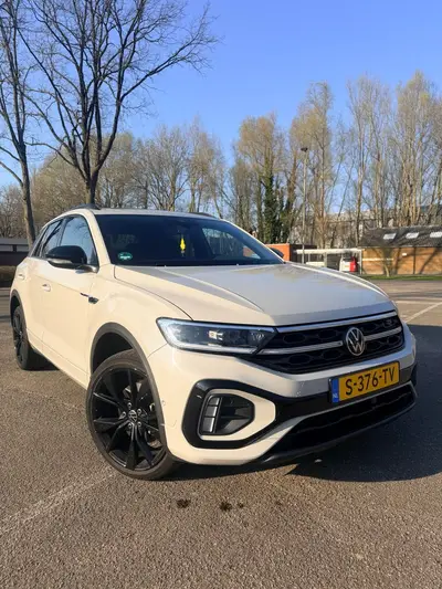 Volkswagen T-Roc 1.5 TSI 150pk 7-DSG 2023 dessert grey uit 2023