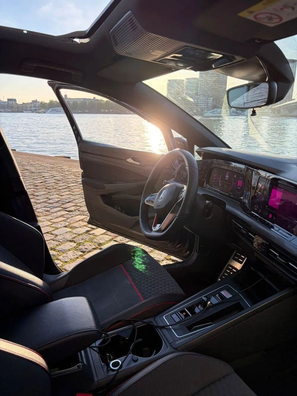 Volkswagen Golf 2.0 TSI OPF 221KW Dsg7 2022 Zwart uit 2022, foto 16