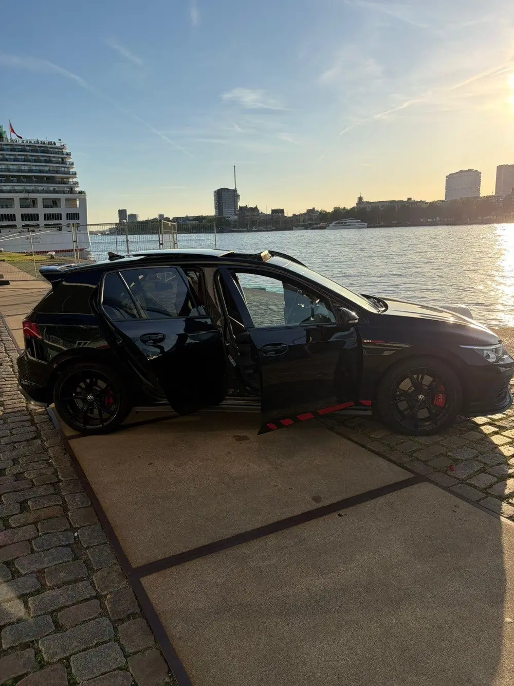Volkswagen Golf 2.0 TSI OPF 221KW Dsg7 2022 Zwart uit 2022, foto 4
