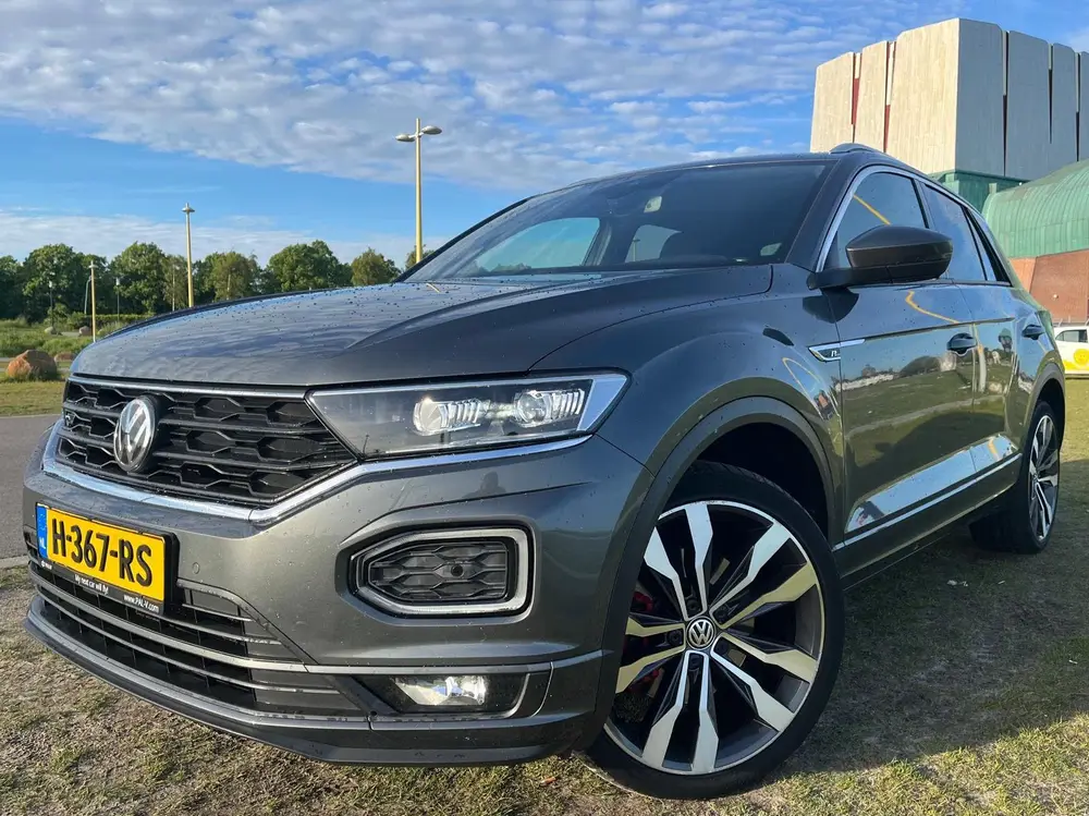 Volkswagen T-Roc R-Line 1.5 TSI 150pk 7-DSG 2019 Grijs uit 2019