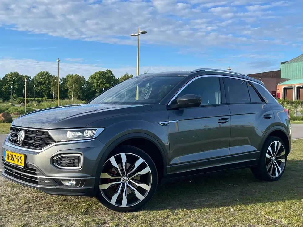 Volkswagen T-Roc R-Line 1.5 TSI 150pk 7-DSG 2019 Grijs uit 2019, foto 2