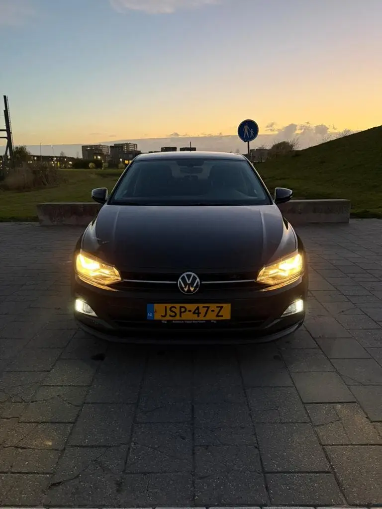 Volkswagen Polo 1.0 TSI 110pk Dsg-7 2021 Grijs uit 2021