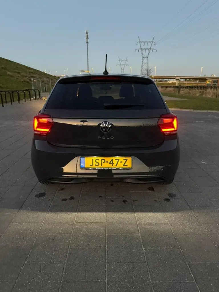 Volkswagen Polo 1.0 TSI 110pk Dsg-7 2021 Grijs uit 2021, foto 2