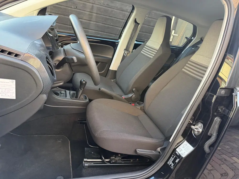 Volkswagen Up! 1.0 65PK 5D 2021 Zwart uit 2021, foto 14