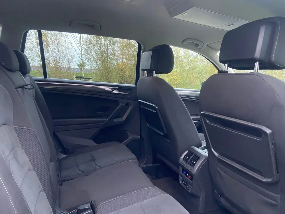 Volkswagen Tiguan Allspace Highline 7p Zwart uit 2019, foto 10
