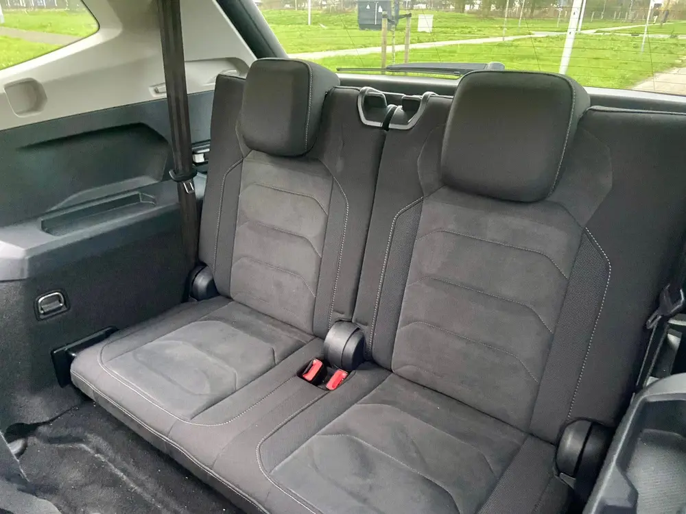 Volkswagen Tiguan Allspace Highline 7p Zwart uit 2019, foto 13