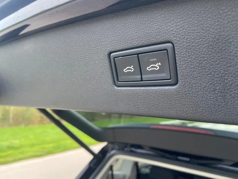 Volkswagen Tiguan Allspace Highline 7p Zwart uit 2019, foto 16