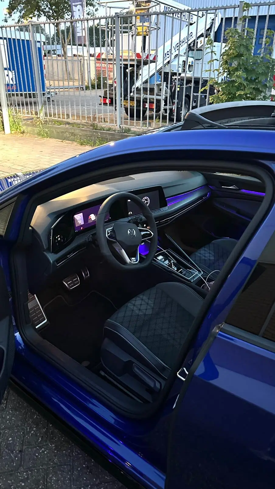 Volkswagen Golf 8R-Line Pano Trekhaak Lapiz Blue Dealer OH uit 2024, foto 12