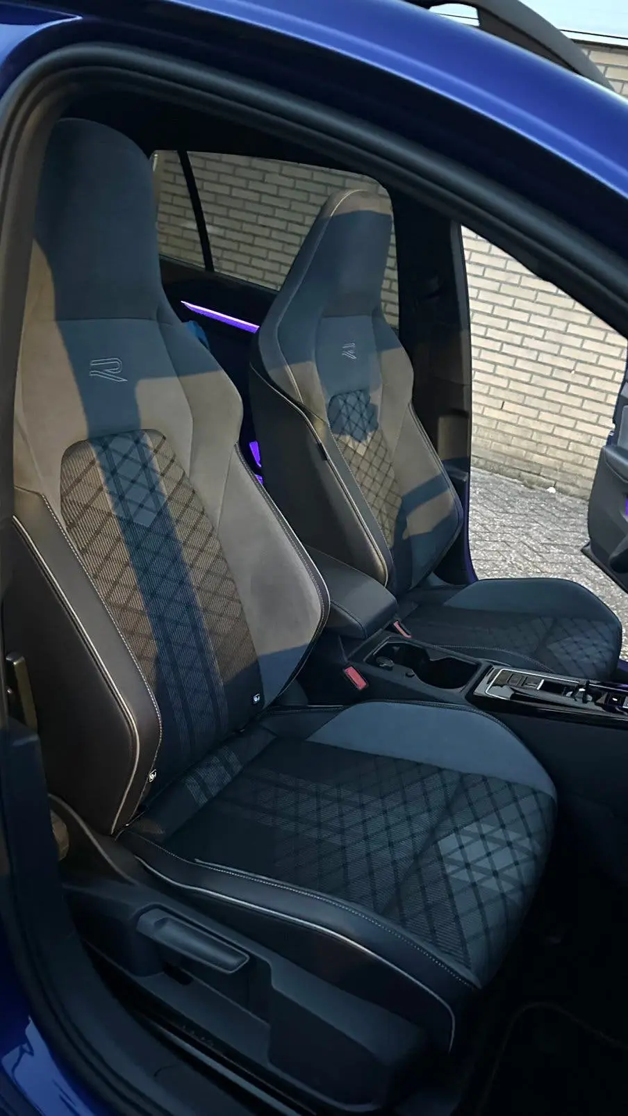 Volkswagen Golf 8R-Line Pano Trekhaak Lapiz Blue Dealer OH uit 2024, foto 16