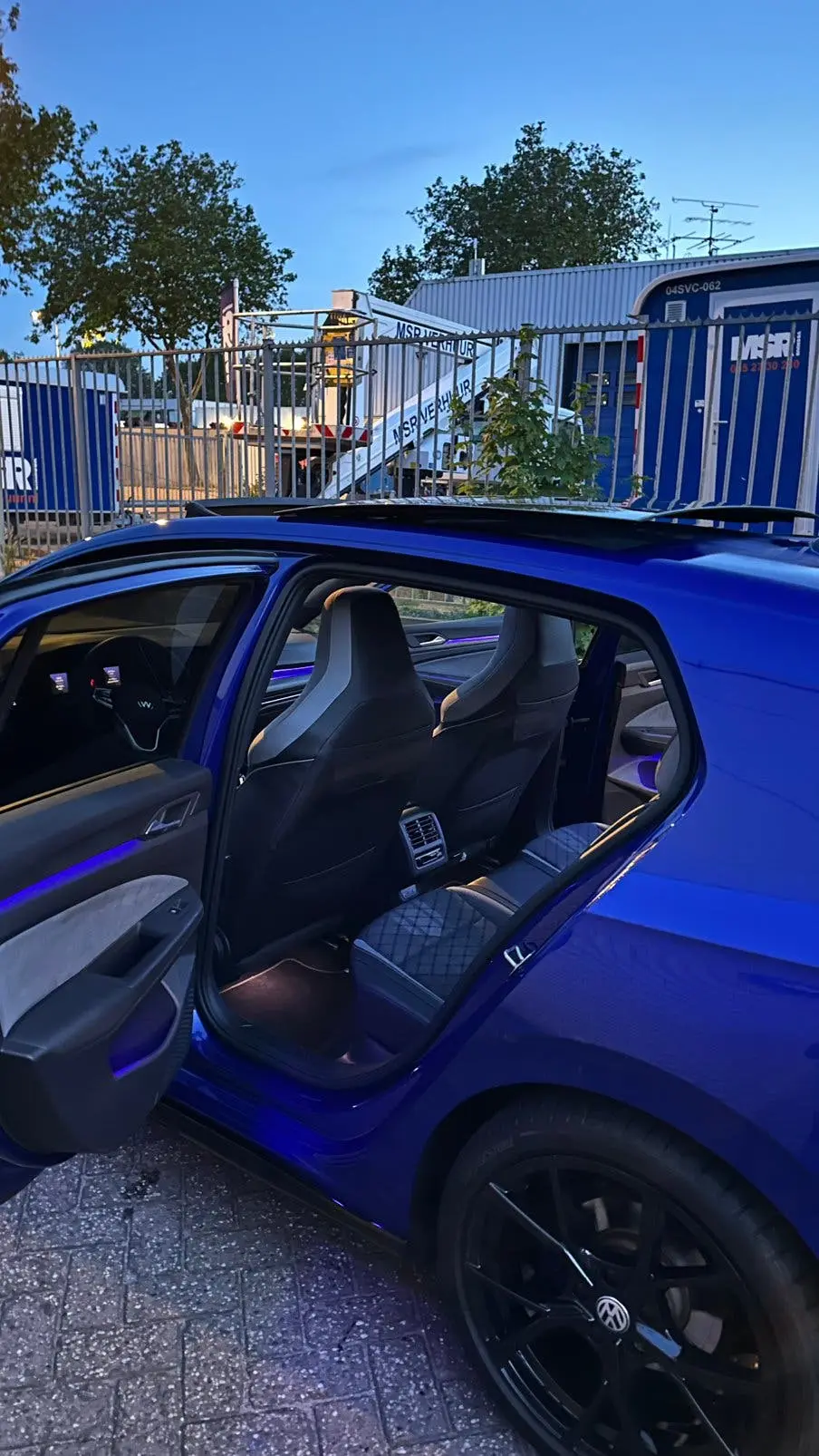Volkswagen Golf 8R-Line Pano Trekhaak Lapiz Blue Dealer OH uit 2024, foto 18