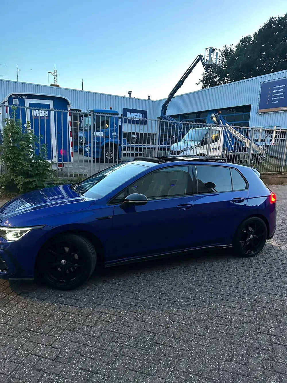 Volkswagen Golf 8R-Line Pano Trekhaak Lapiz Blue Dealer OH uit 2024, foto 4