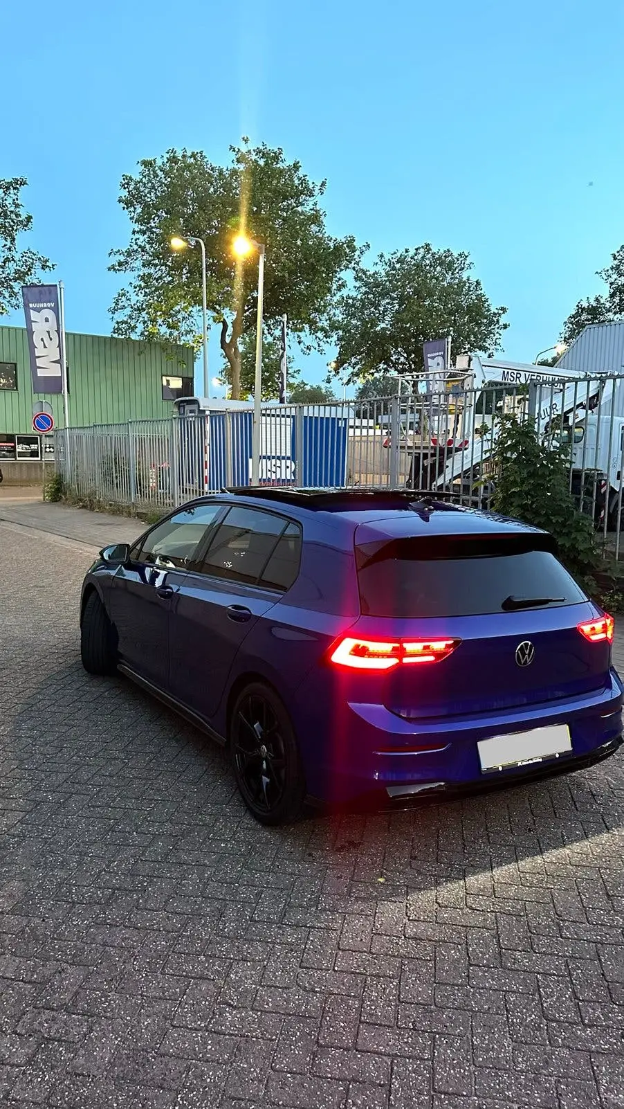 Volkswagen Golf 8R-Line Pano Trekhaak Lapiz Blue Dealer OH uit 2024, foto 6