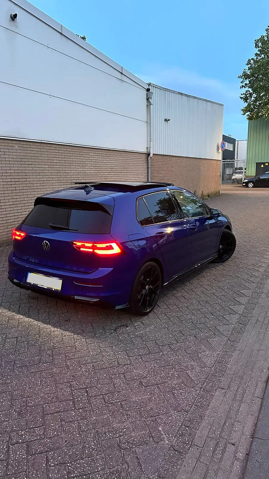 Volkswagen Golf 8R-Line Pano Trekhaak Lapiz Blue Dealer OH uit 2024, foto 8