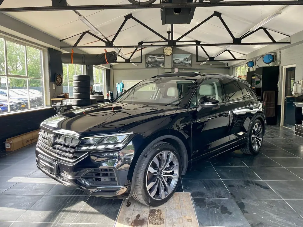 Volkswagen Touareg 3.0 TSI Ehybrid 381pk 4MOTION Tiptronic uit 2022, foto 4