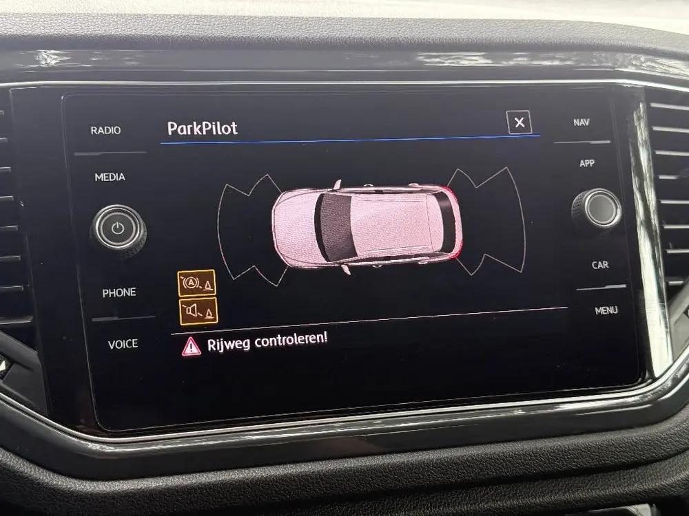 Volkswagen T-Roc R-Line 1.5 TSI DSG|PANO|VIRTUEEL|BEATS|LANE uit 2020, foto 17