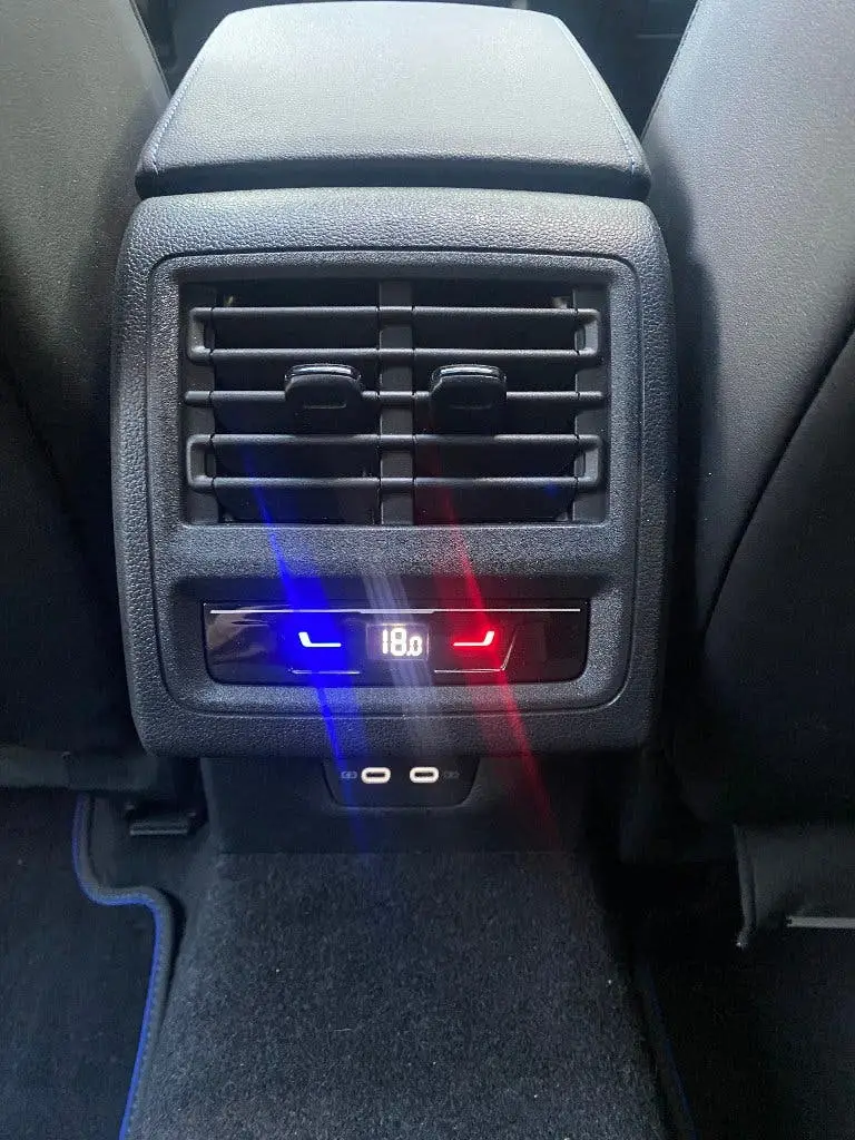 Volkswagen Golf 8R 2.0 TSI 320pk 7-DSG 4MOTION 2022 Zwart uit 2022, foto 15