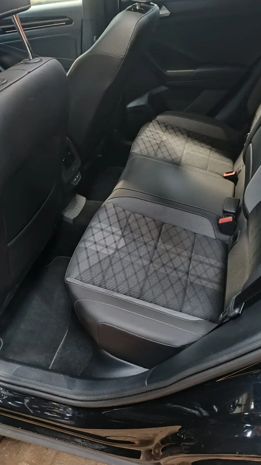 Volkswagen T-Roc 1.0 TSI 110pk 2023 Zwart uit 2023, foto 15