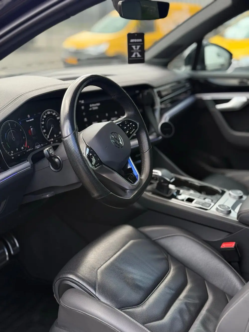 Volkswagen Touareg R-Line 3.0 TSI 462pk 4MOTION Luchtvering uit 2020, foto 13