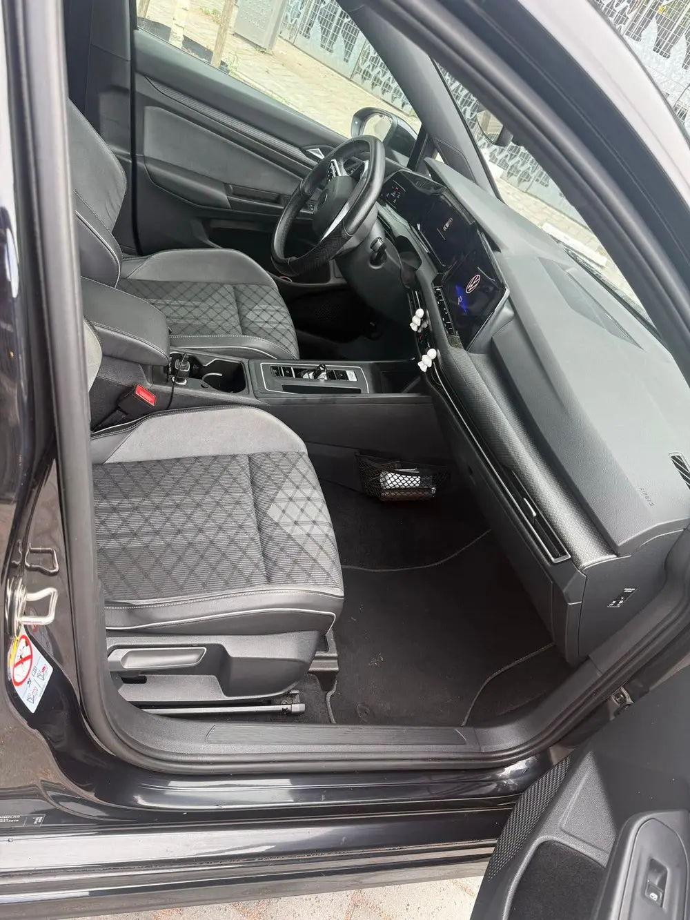 Volkswagen Golf 1.5 Etsi 150pk 7-DSG 2020 Zwart uit 2020, foto 13