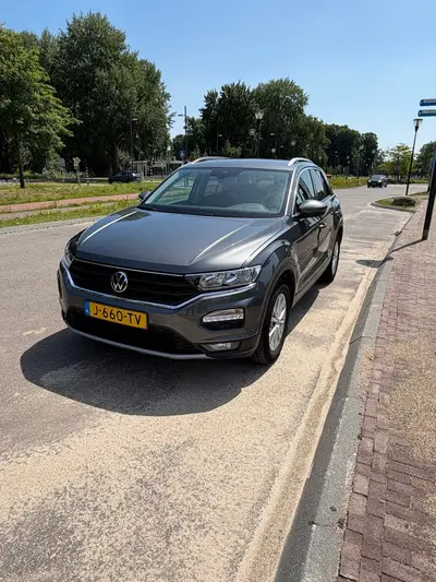 Volkswagen T-Roc 1.0 TSI 115pk 2020 Grijs uit 2020