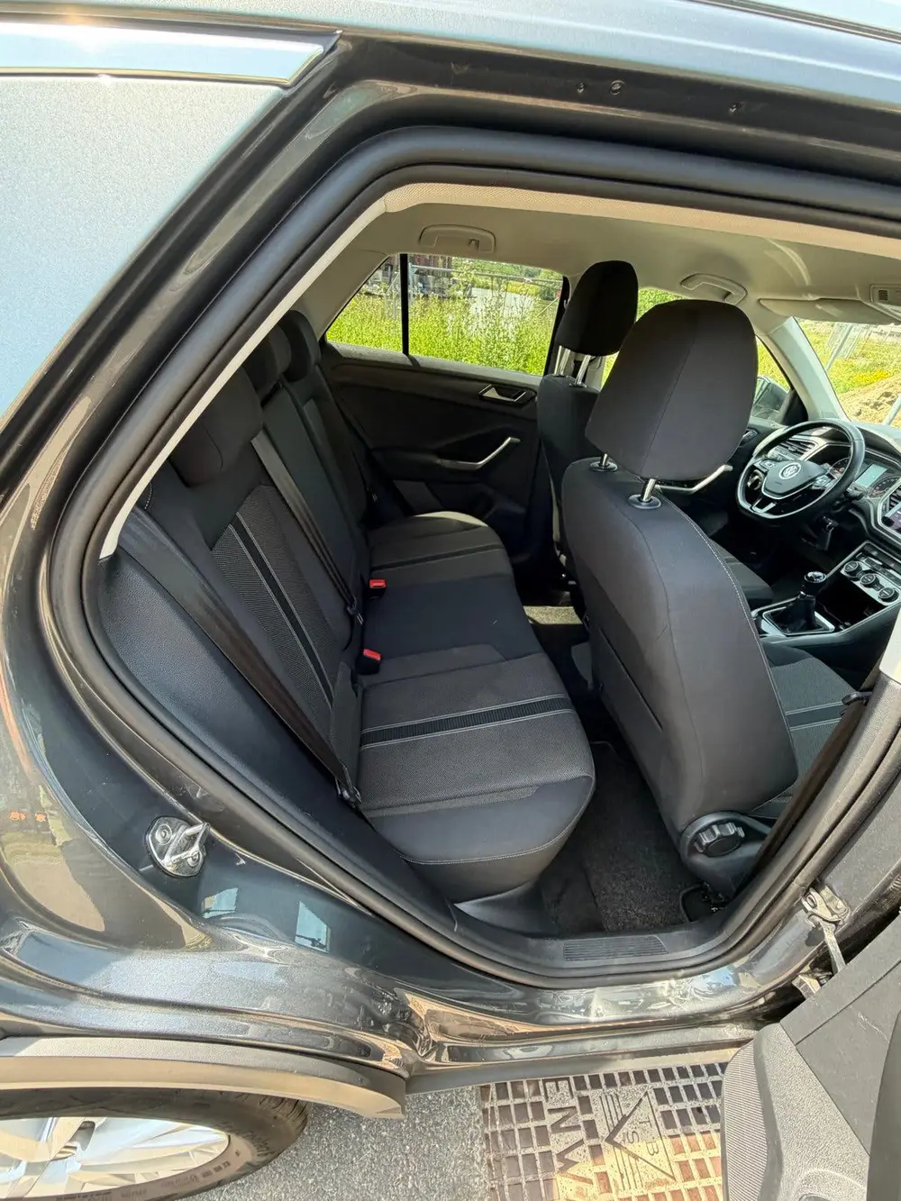 Volkswagen T-Roc 1.0 TSI 115pk 2020 Grijs uit 2020, foto 2