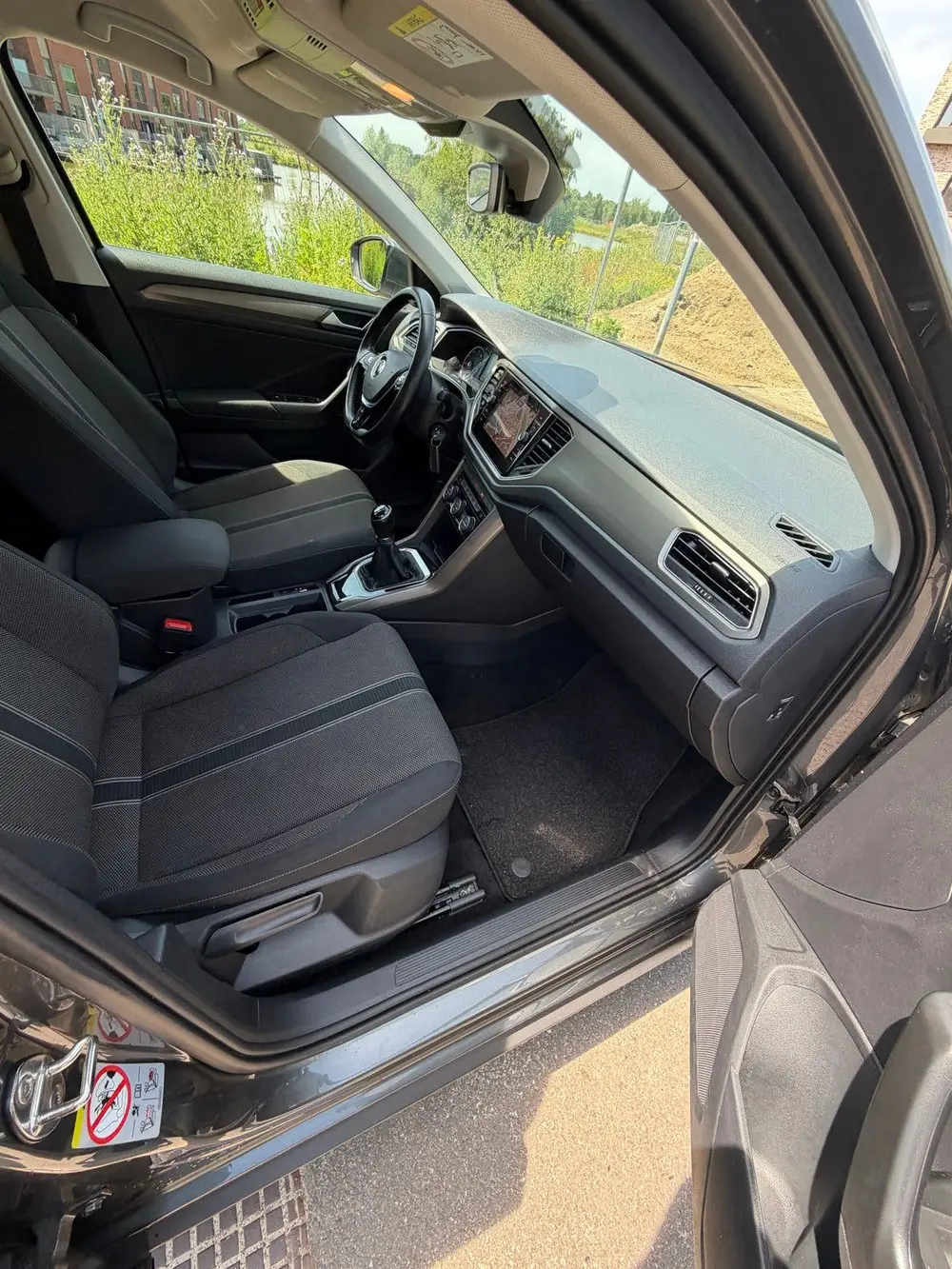 Volkswagen T-Roc 1.0 TSI 115pk 2020 Grijs uit 2020, foto 3