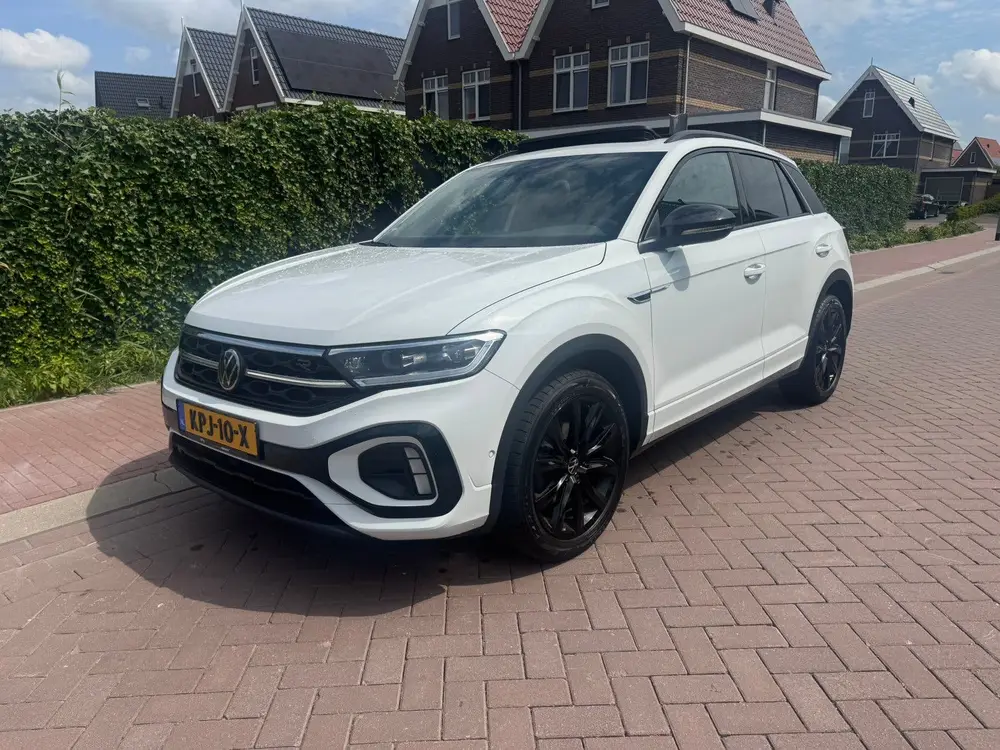 Volkswagen T-Roc 1.5 3x R-Line Pano| Cam| Keyless| Black uit 2022