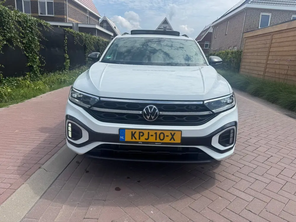 Volkswagen T-Roc 1.5 3x R-Line Pano| Cam| Keyless| Black uit 2022, foto 2