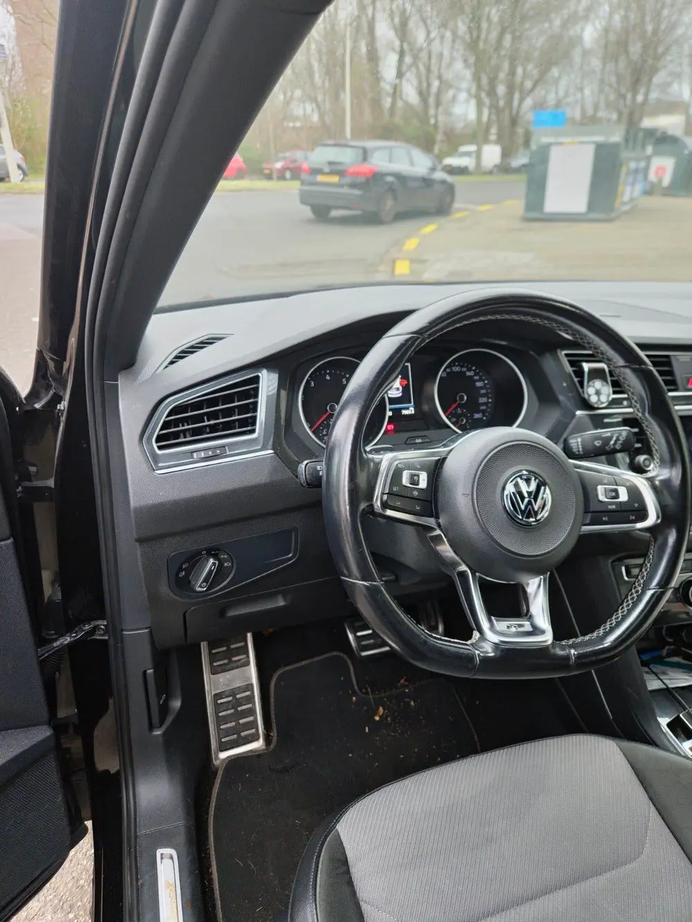 Volkswagen Tiguan 2.0 TSI 190pk 4Motion R-Line DSG uit 2019, foto 10
