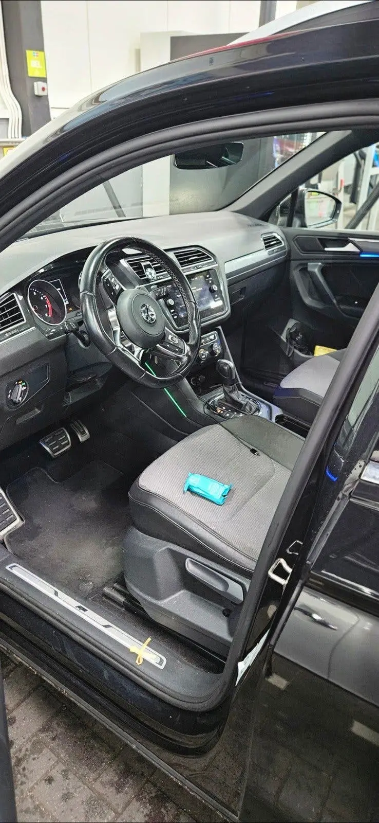 Volkswagen Tiguan 2.0 TSI 190pk 4Motion R-Line DSG uit 2019, foto 17