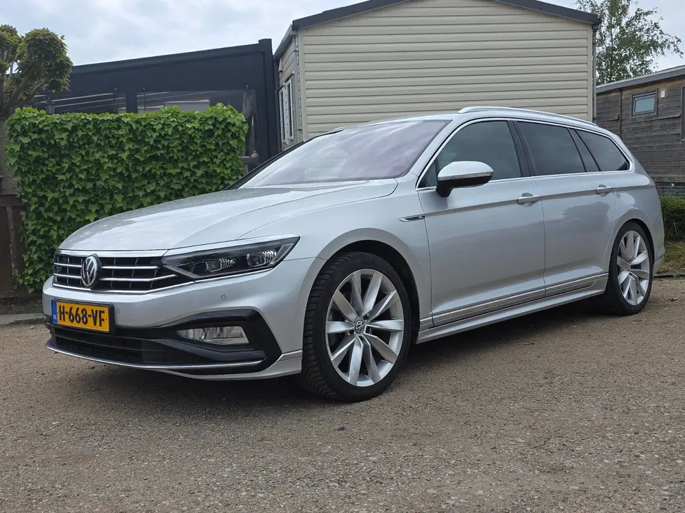 Volkswagen Passat Variant R-line uitgevoerde Volkswagen Passat 2.0 TSI 190pk DSG 2020 uit 2020, foto 3