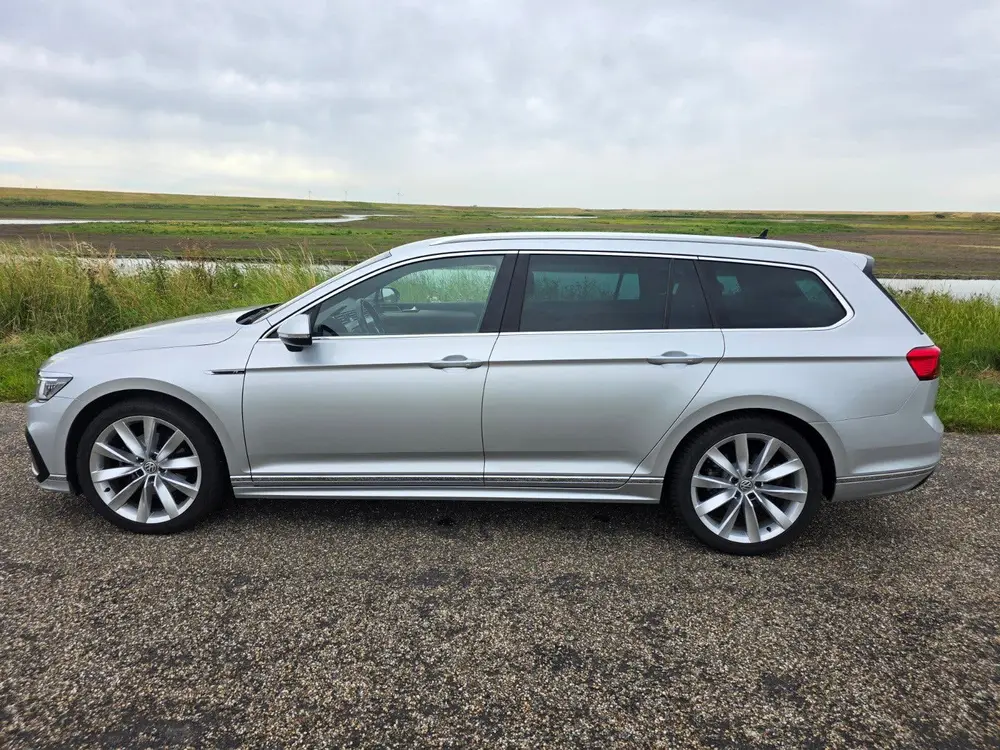 Volkswagen Passat Variant R-line uitgevoerde Volkswagen Passat 2.0 TSI 190pk DSG 2020 uit 2020, foto 9
