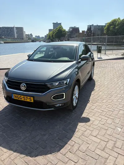 Volkswagen T-Roc 1.5 TSI 150pk 7-DSG 2019 Grijs uit 2019