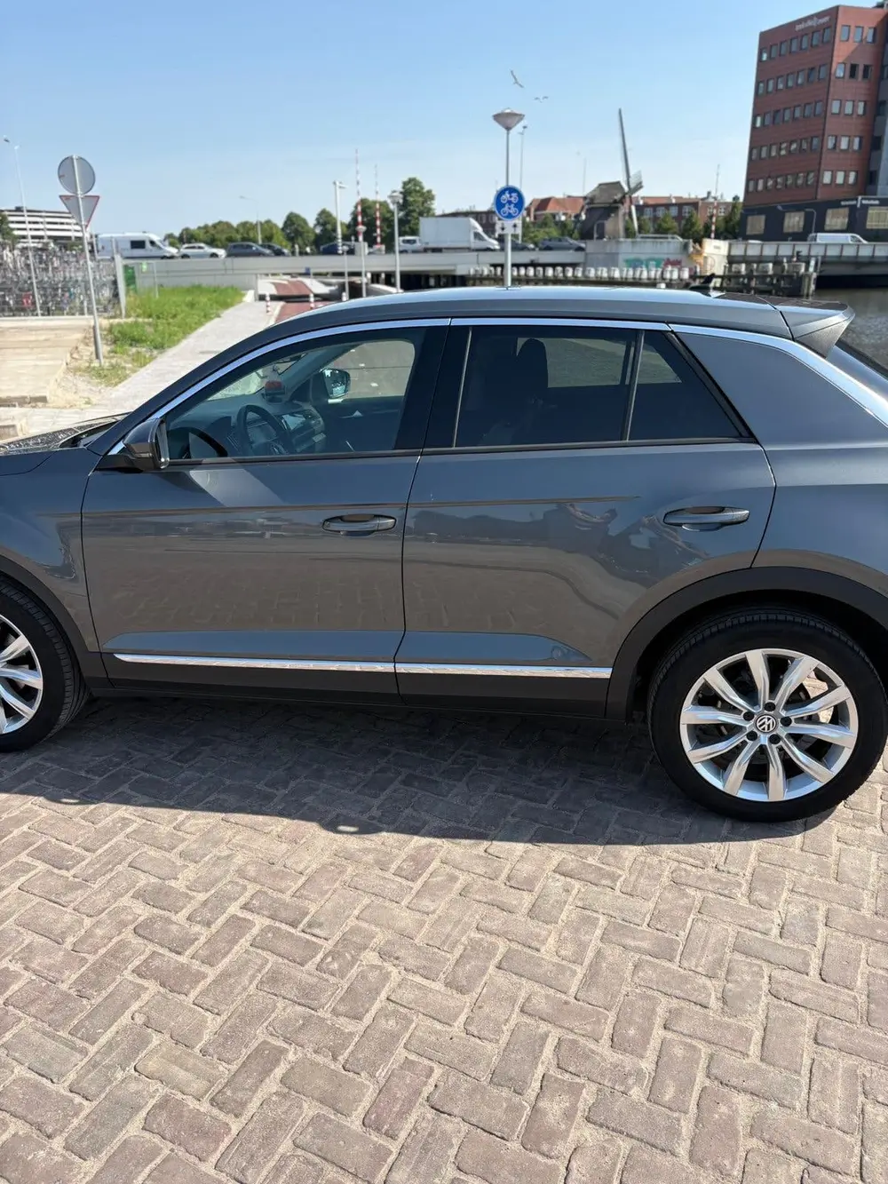 Volkswagen T-Roc 1.5 TSI 150pk 7-DSG 2019 Grijs uit 2019, foto 2