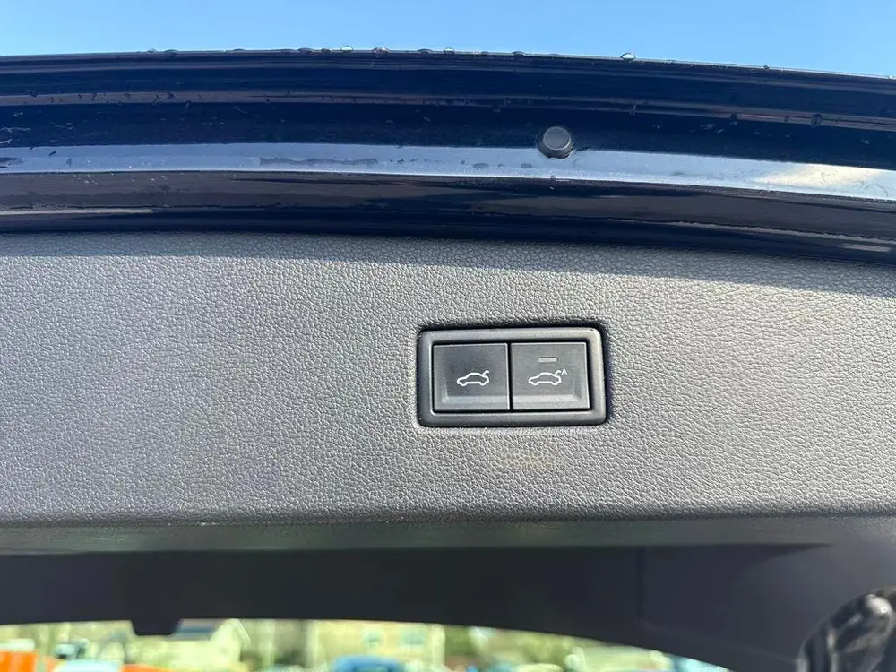 Volkswagen Tiguan 2.0 TDI 110KW 2019 Zwart uit 2019, foto 2