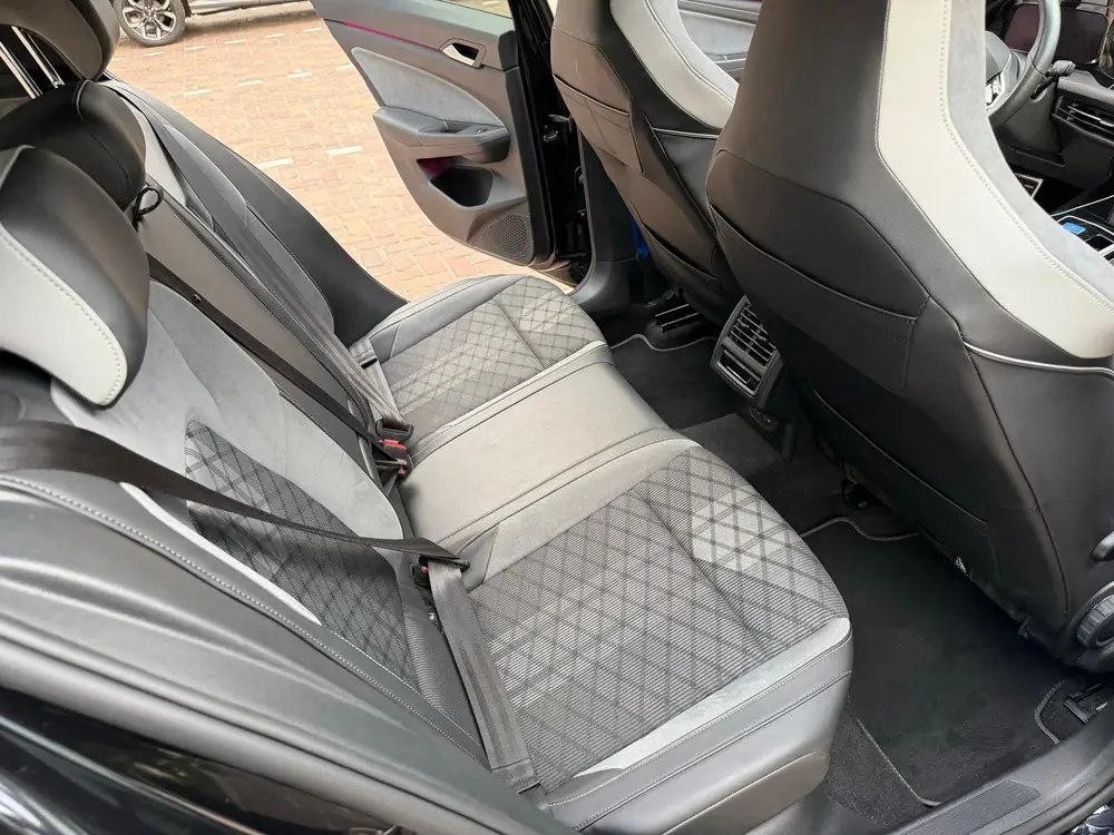 Volkswagen Golf 1.5 Etsi 150pk 7-DSG 2023 Zwart uit 2023, foto 14
