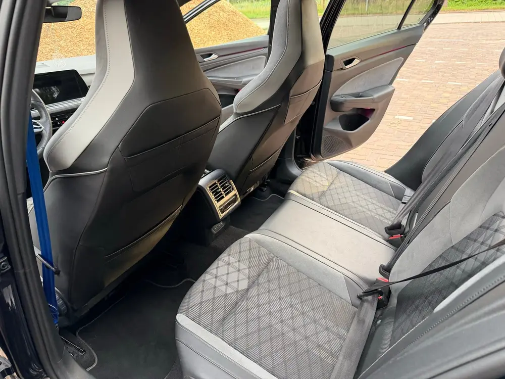 Volkswagen Golf 1.5 Etsi 150pk 7-DSG 2023 Zwart uit 2023, foto 15