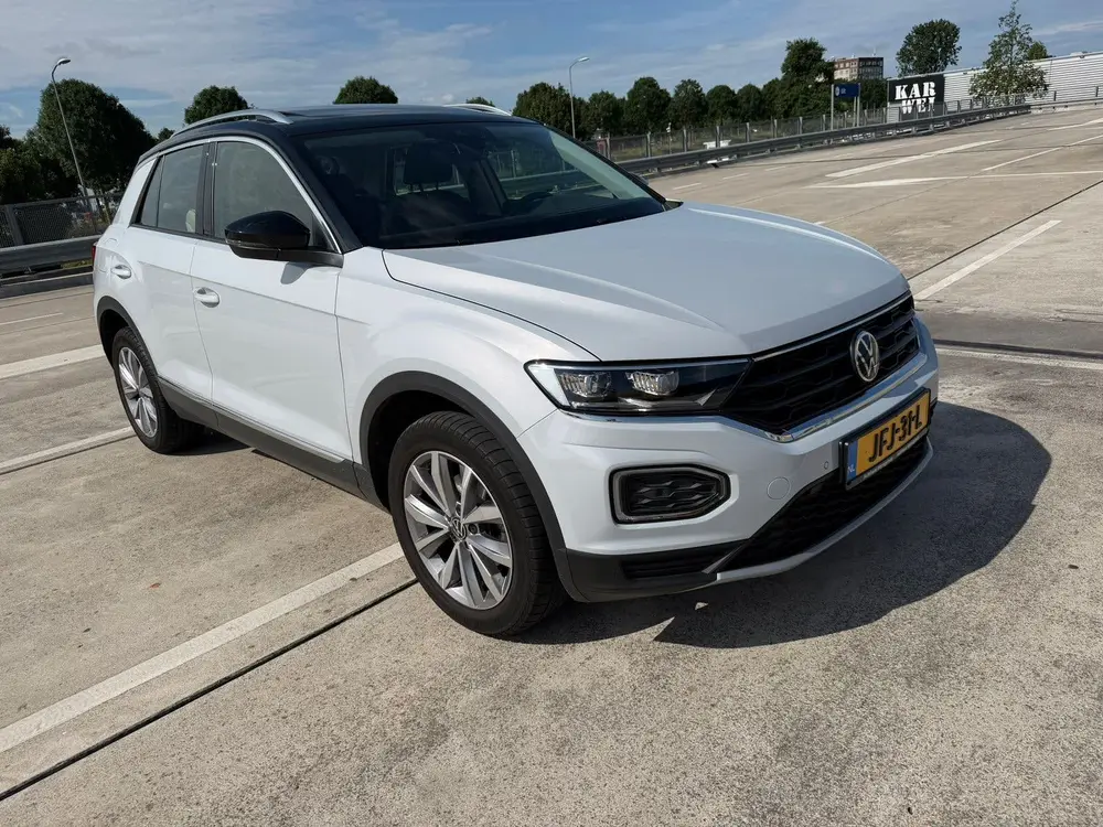 Volkswagen T-Roc Vw TROC 1.5 TSI DSG Automaat pano/virtual/keyl/camera/acc/ uit 2022