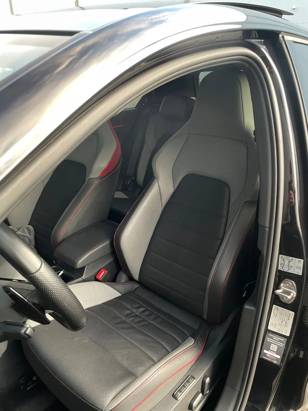 Volkswagen Golf 2.0 TSI 7-DSG 2021 Zwart uit 2021, foto 10