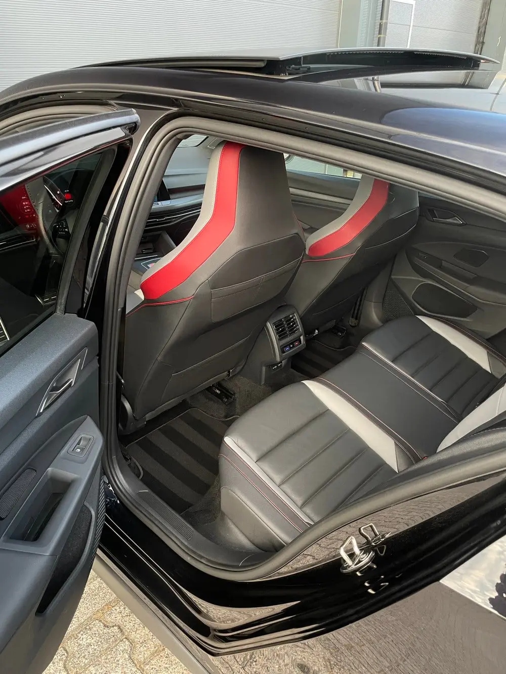 Volkswagen Golf 2.0 TSI 7-DSG 2021 Zwart uit 2021, foto 14